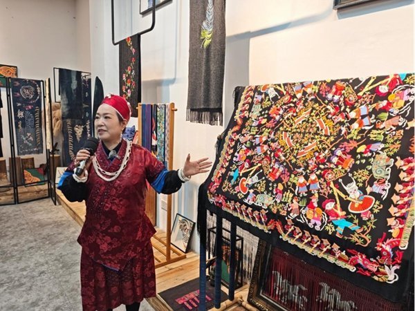 “黔韵她声·一线回响”走进施秉:苗绣、药材与菌菇,三条产业线上的巾帼接力